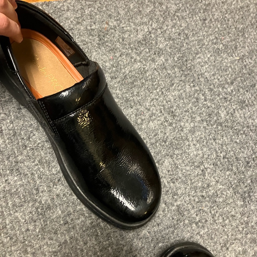 Clarks Womens Size 8 Shiny Black Loafers - Picture 11 of 11